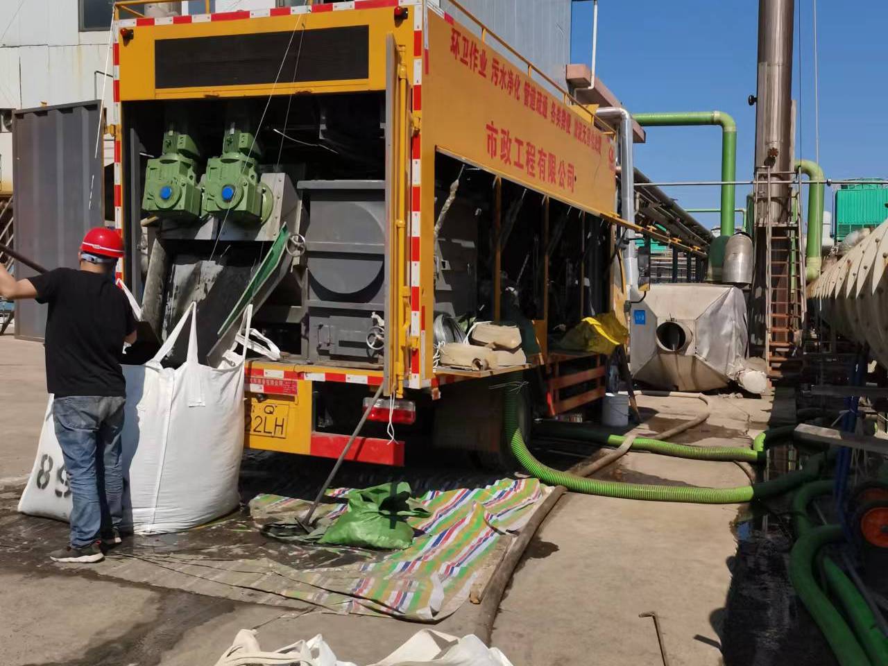 佛子山镇淤泥压干处理